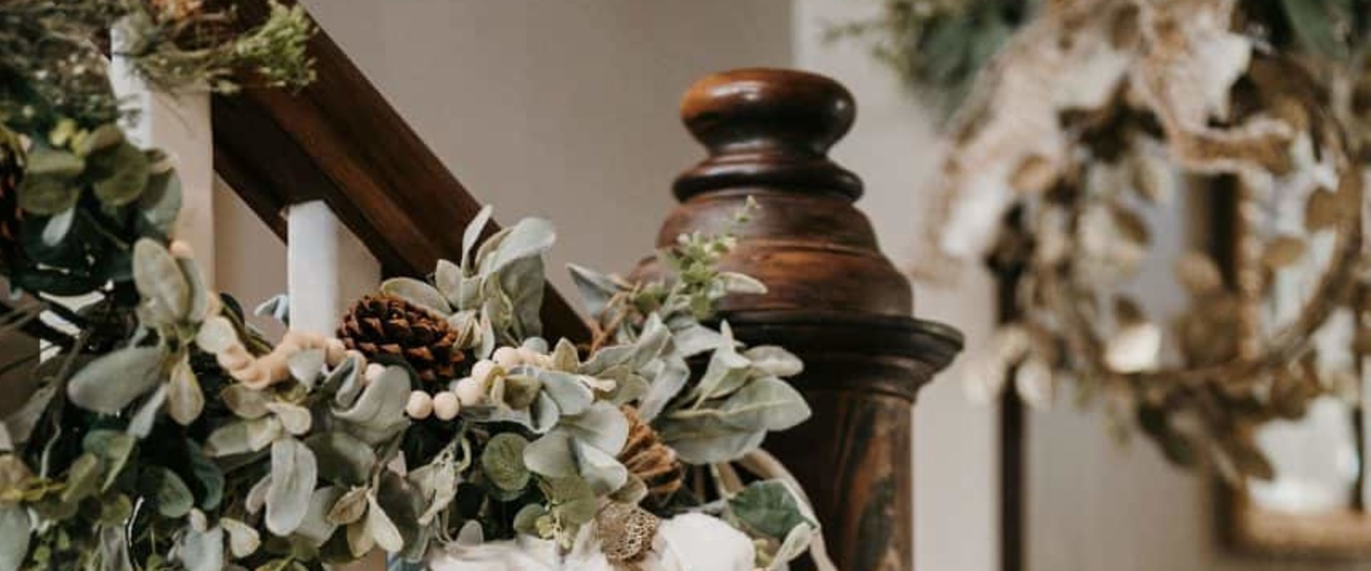 DIY Table Runner and Centerpiece Ideas Using Garlands: How to